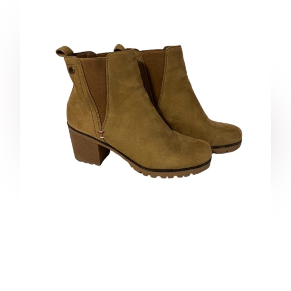 Tan ankle boots, size 8